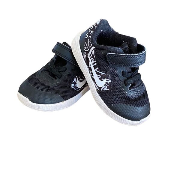 Nike Revolution 3 Print TD Black Hearts Infant Toddler Running Shoe Size 5